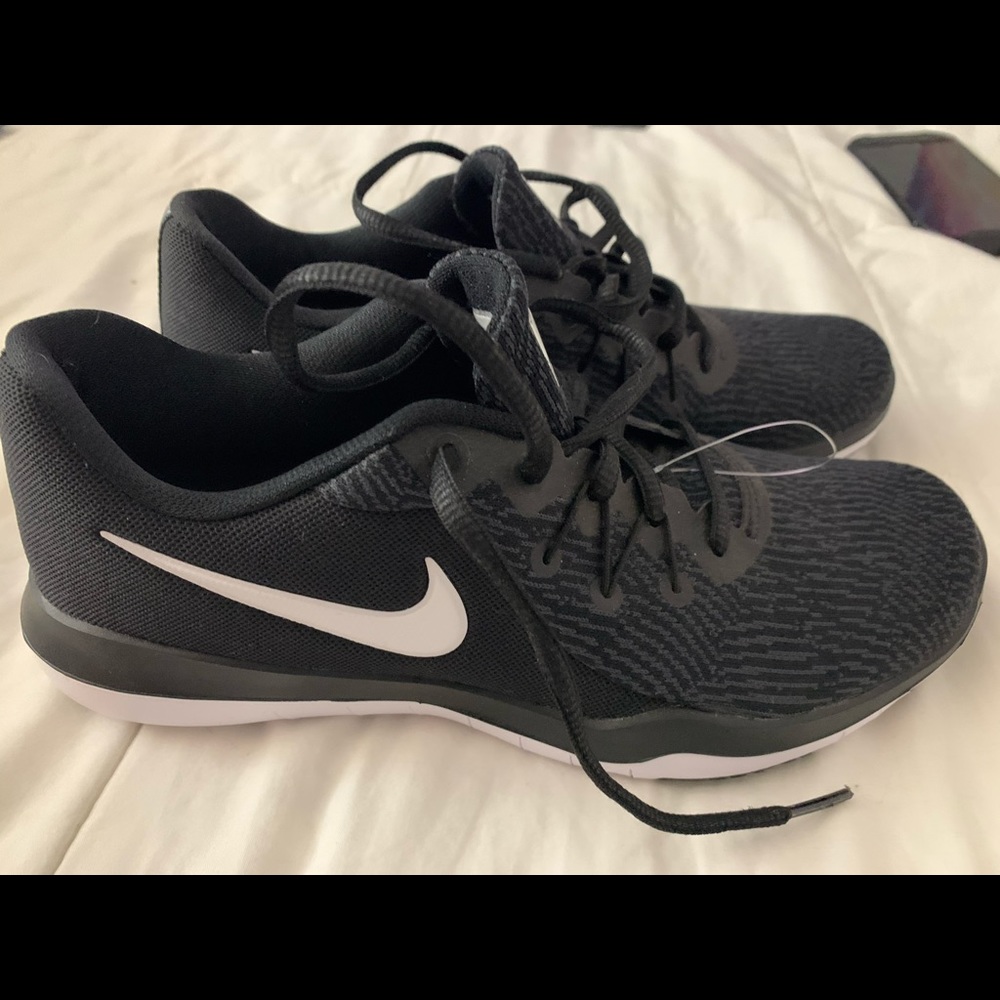 Athletic Nike tennis shoes / New never worn